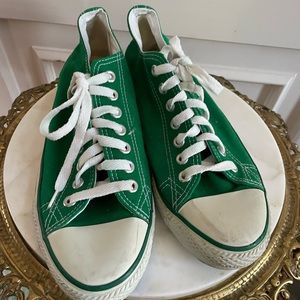 Me’ns 9.5 green chuck taylor all stars